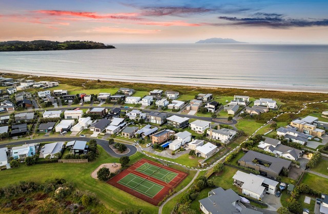 The Weekender - Omaha Holiday Home