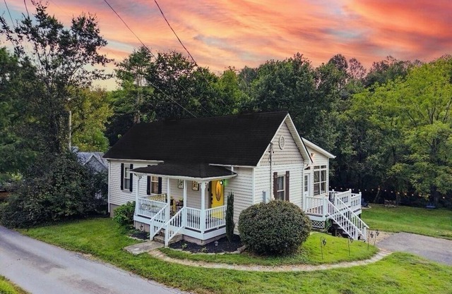 The Whimsical Wand, Creekside Cozy Magical Stay