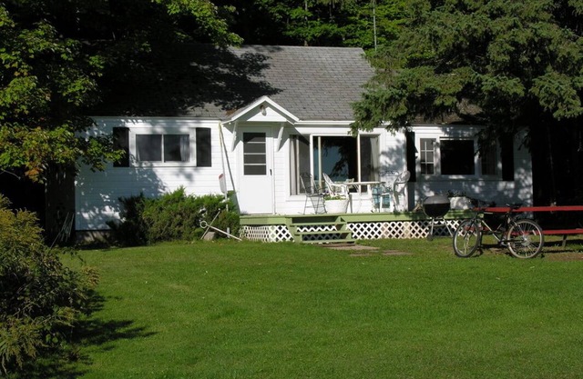 The white cottage @ Bodin's resort