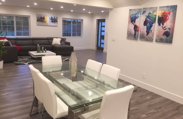 “The White House” You will have the best experience