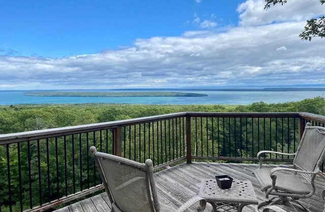 The Wright House - Bayfield retreat space! Sleeps 16