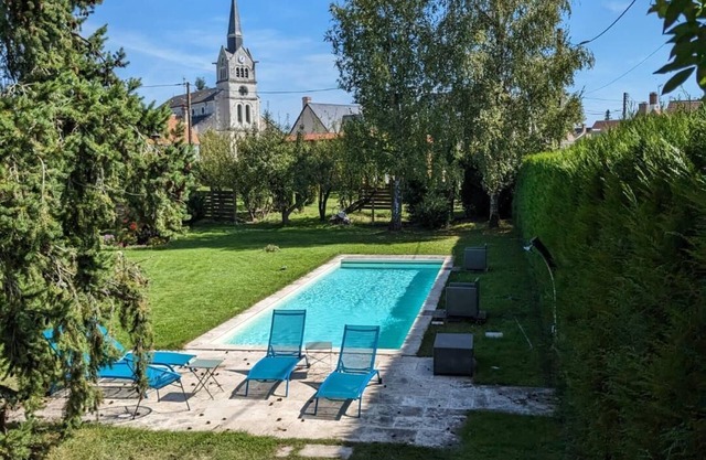 The Yews in Sologne with pool: Château & Beauval