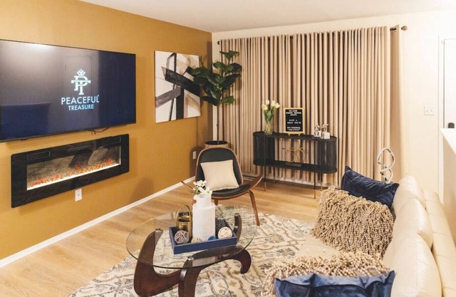 ThePlushNest/Luxe King Suite/Min from Detroit