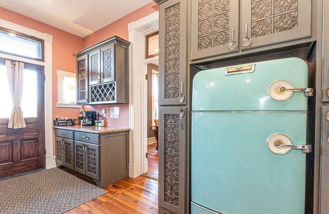 Third Floor Bed w/private bath