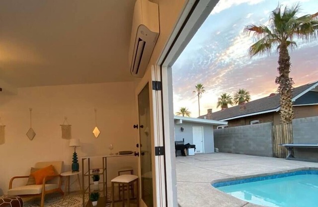 This apartment is a 0 bedroom(s), 1 bathrooms, located in Phoenix, AZ.