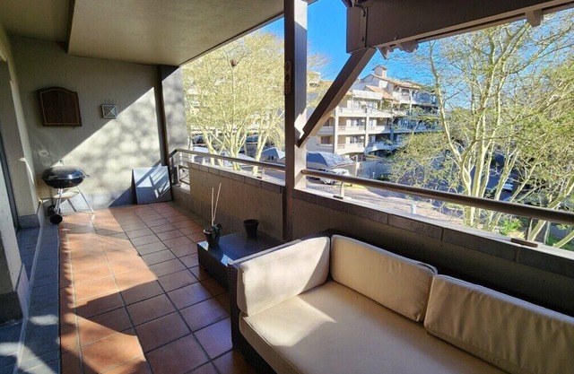 This apartment is a 2 bedroom(s), 2.5 bathrooms, located in Sandton, Gauteng.