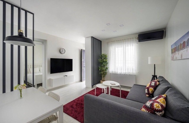 This apartment is a 2 bedroom(s), 1 bathrooms, located in Beşiktaş, İstanbul.