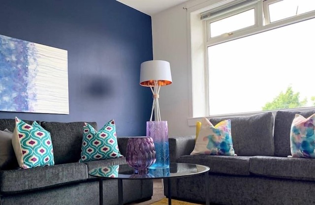 This apartment is a 2 bedroom(s), 1 bathrooms, located in North Lanarkshire, Scotland.