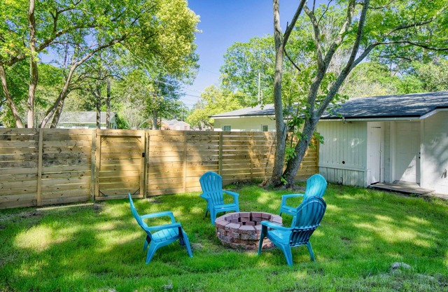This apartment is a 2 bedroom(s), 1 bathrooms, located in Jacksonville, FL.