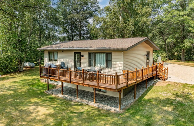 This cottage is a 2 bedroom(s), 2 bathrooms, located in Cohasset, MN.