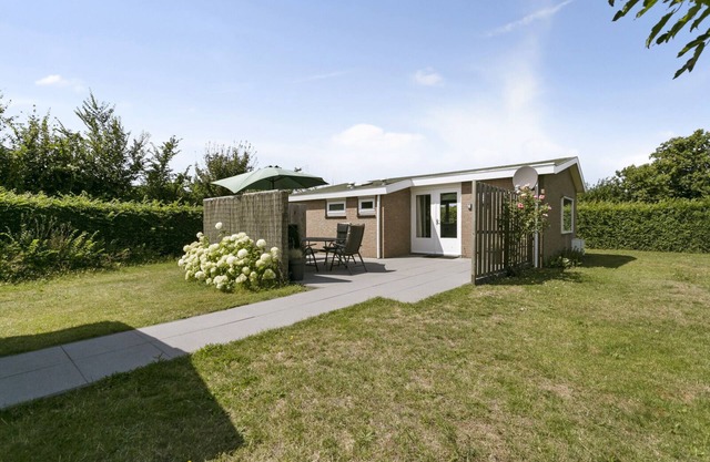 This delightful detached bungalow is peacefully located in a small holiday park, close to the beach.