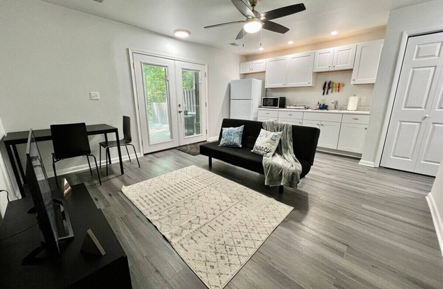 This guest suite is a 1 bedroom(s), 1 bathrooms, located in Reston, VA.