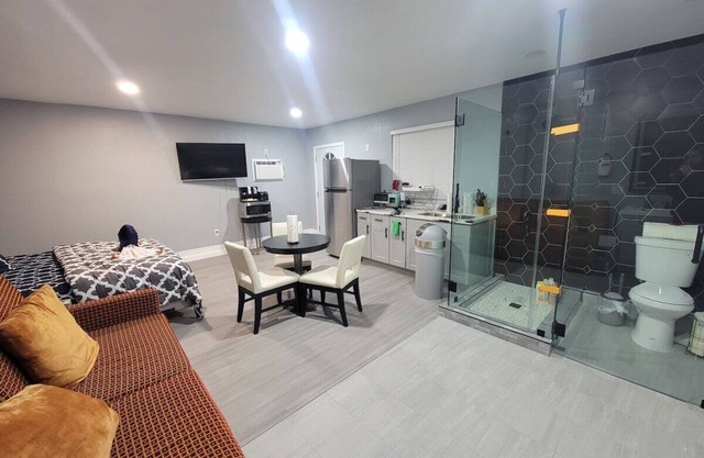 This house is a 0 bedroom(s), 1 bathrooms, located in Las Vegas, NV.