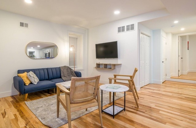 This house is a 1 bedroom(s), 1 bathrooms, located in Rochester, NY.