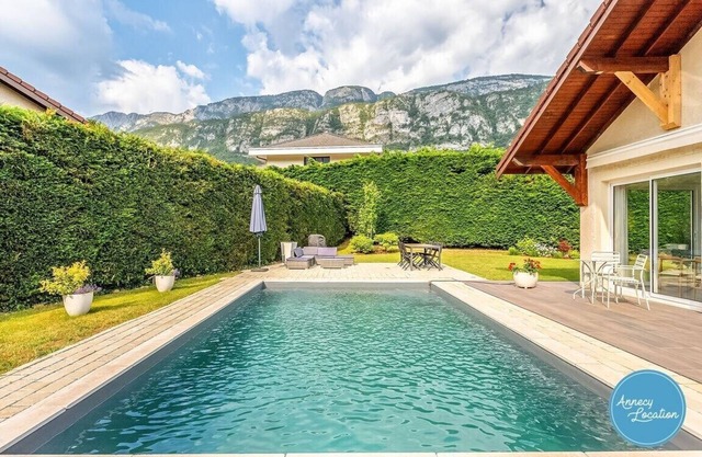 This house is a 3 bedroom(s), 2 bathrooms, located in Doussard, Auvergne-Rhône-Alpes.