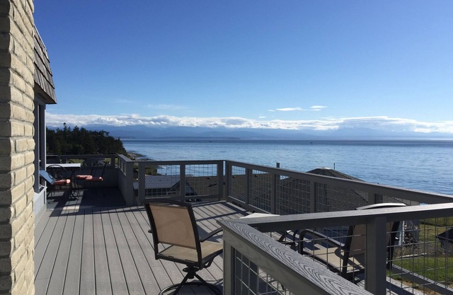 This is truely a Million Dollar View with incredible sunsets and wildlife.