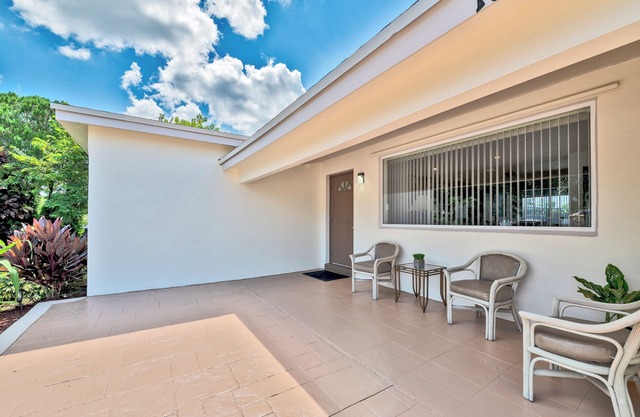 This luxurious 3 bedrooms 2 bathrooms, Jacuzzi pool