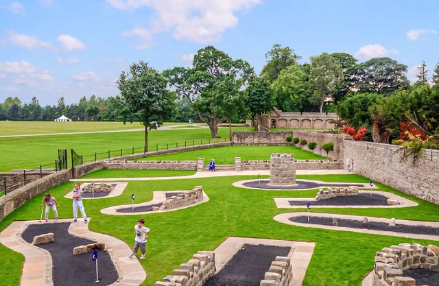 This stunning holiday home with a double bedroom and en suite W.