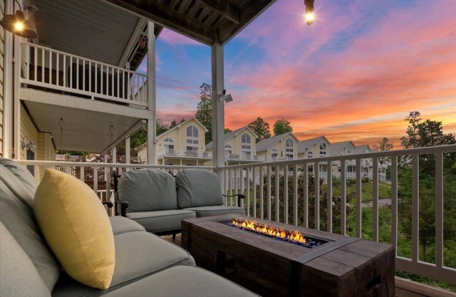 This villa is a 5 bedroom(s), 4.5 bathrooms, located in LaFollette, TN.