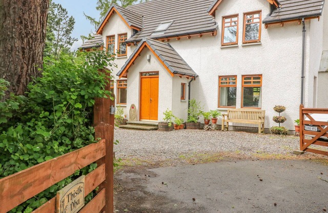 THISTLE DHU, family friendly, with open fire in Newtonmore