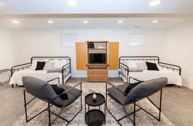 Thornton Place-Fenced Yard-Great Neighborhood-Close to IU