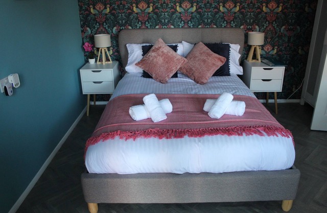 Thorpe Park Studio | Self-Contained + Parking