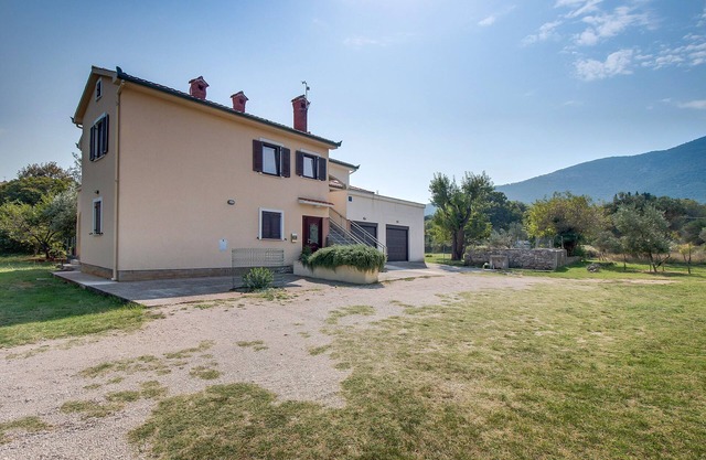 Three bedroom apartment with terrace Nerezine, Lošinj (A-12149-a)