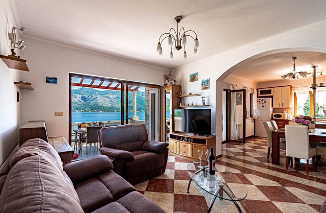 Three bedroom apartment near beach Tri Žala, Korčula (A-4432-b)