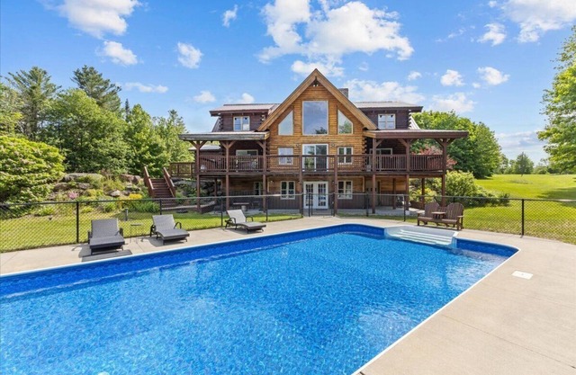 Three Peaks Retreat: Pool, Hot Tub & Fireplace
