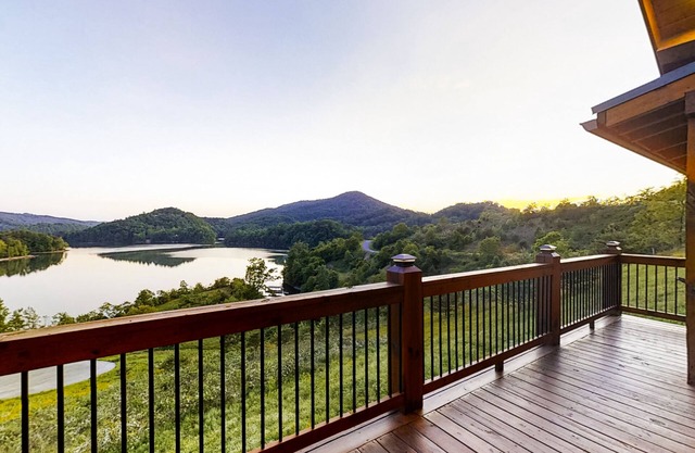 Three-story lake-view cabin with private hot tub, pool table, & AC