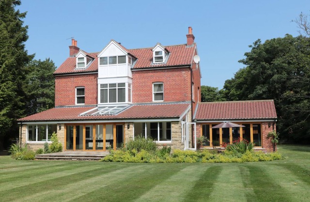 THWAITEFIELD, pet friendly, with open fire in Goathland