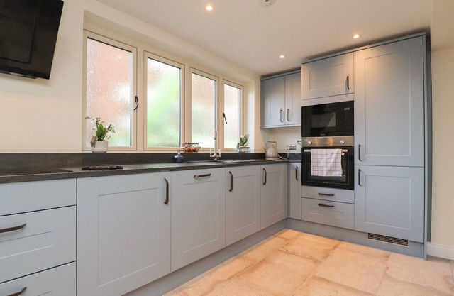 THY OWD STY, pet friendly, with open fire in Kirkham