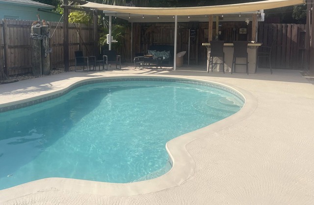 Tiki Tides - Minutes from the Beach - Private Pool