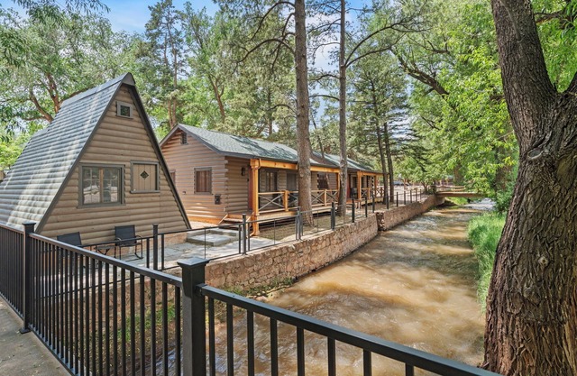 Timber Lodge Cabin 6
