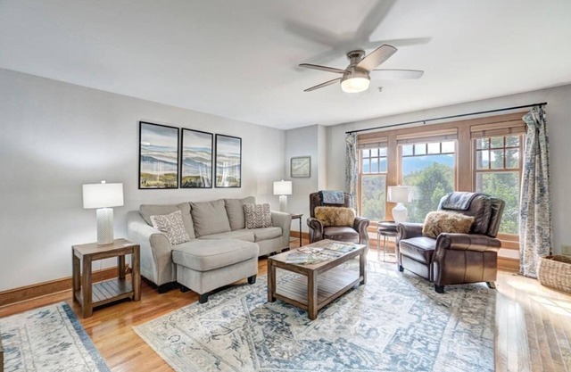 Timbers O-2- Luxury in Gated Resort of Echota, Pools, Hot Tub, Mountain View, Two Master Suits,.