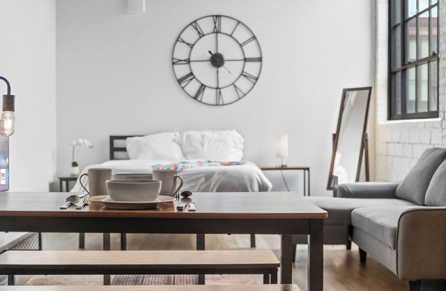 Timeless Loft Retreat, Cafe On Mainfloor, Fast WIFI