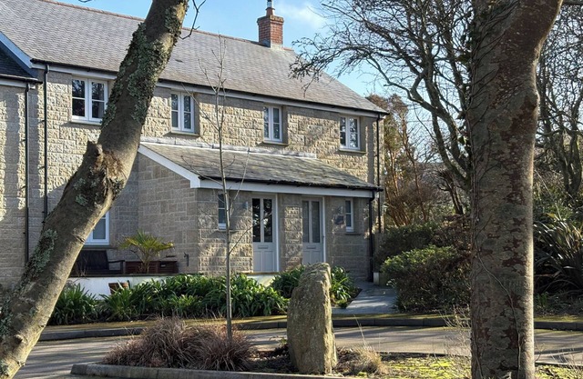 TINNERS REST, pet friendly, character holiday cottage in Pendeen
