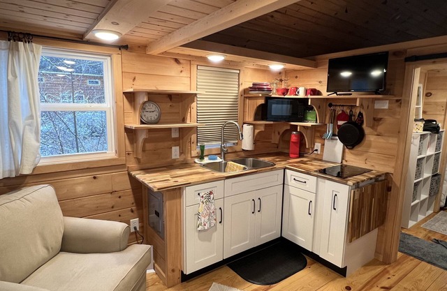 Tiny Cottage near the TN Smoky Mountains