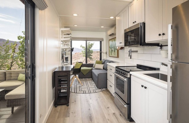 Tiny Home Moab - views for miles + trail access