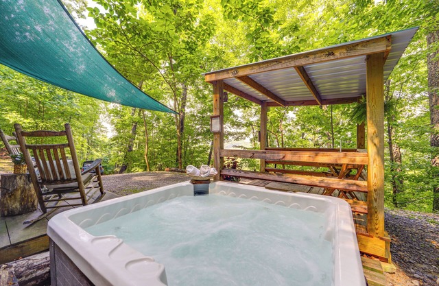 Tiny Home w/Private Sauna in Woods of Newport!