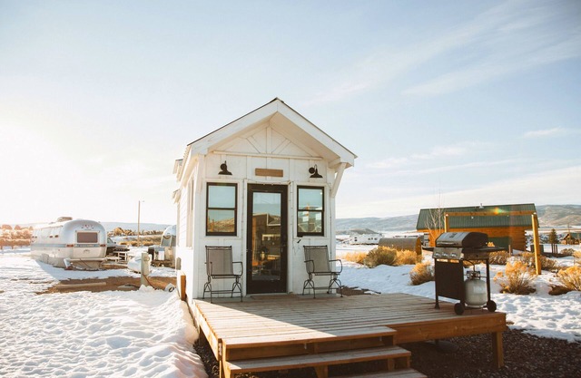 Tiny Home with one Queen bed on main floor and one Queen bed in loft. Sleeps: 4