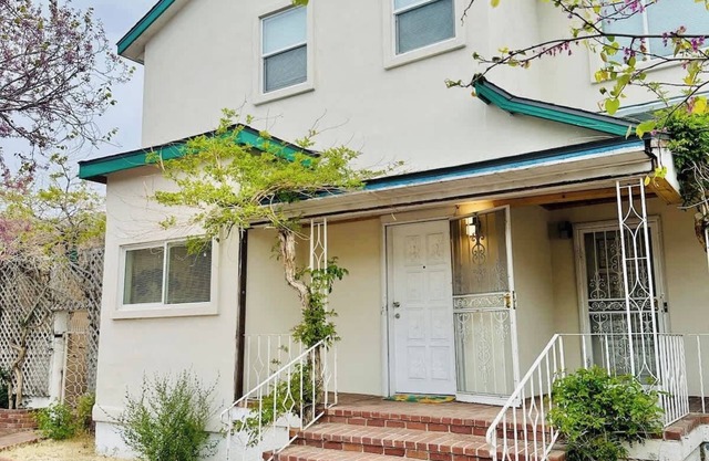 Tiny Homey Summary: T