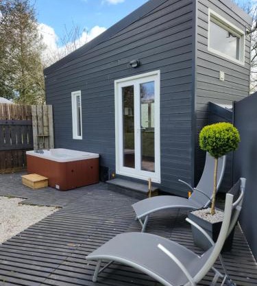 tiny-house avec jaccuzi