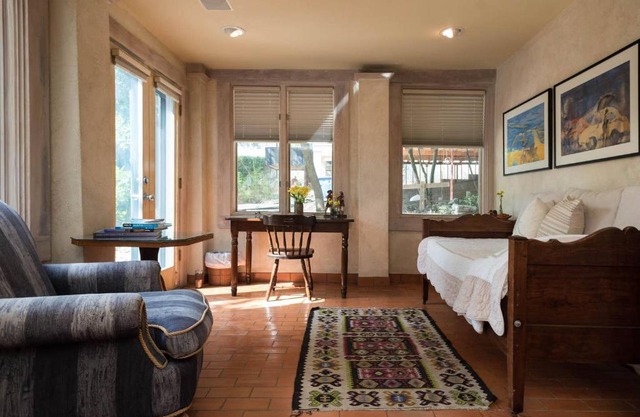 Tiny Tasteful 1 - Downtown