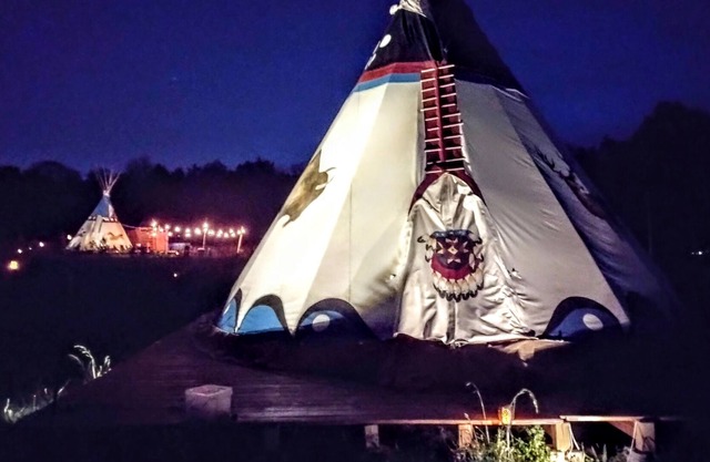 Tipi Creek Glamping With Hot Tub