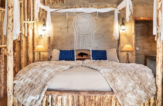 Tipi Perfect for Stargazing In Zion Chief Tipi #41 on the Pond w/ 1 King Bed, Hot Tub & Outdoor Kitchen