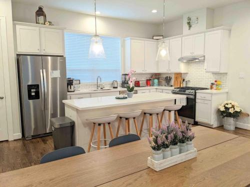 TMC 3-Story Townhome FREE EV Charge