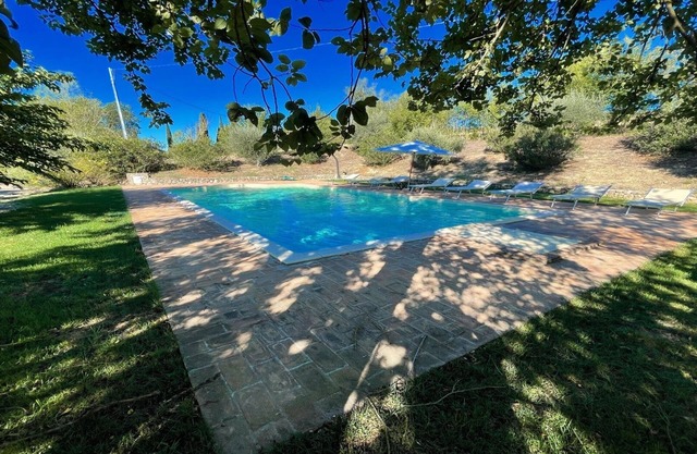 TODI BY THE POOL/SLEEPS 10/EXCLUSIVE POOL/WALK TO TODI 4 KMS/RESTAURANT 0.5 KMS
