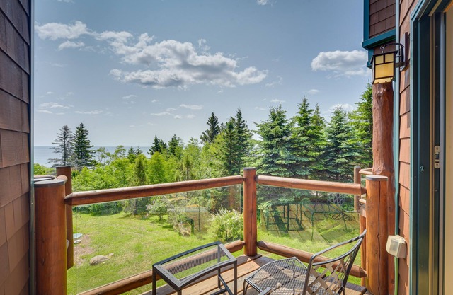 Tofte Tranquility: Lakefront Townhome w/Balcony!