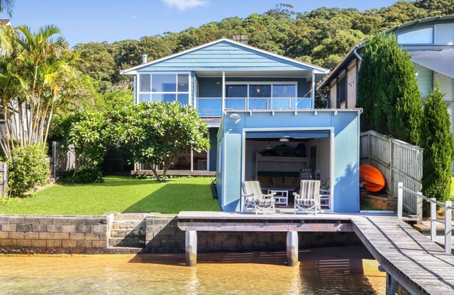 'Tofua - Absolute Waterfront' by Accom Holidays